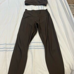 ALO Yoga Expresso Airlift Leggings and Matching Intrigue Expresso Bra